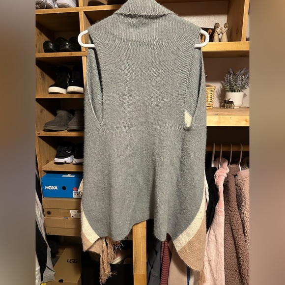 Maurices women’s sweater vest duster one size - Picture 2 of 3